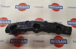 Кронштейн переднего бампера левый для Nissan X-Trail 2018 года на фотографиях