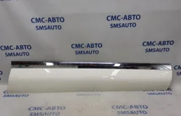 Молдинг двери передний правый для Volkswagen Touareg 2006 года на фотографиях