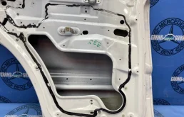 Двери для Mercedes-Benz M class 1997 года на фотографиях