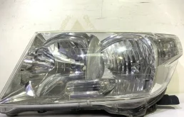 Фара левая для Toyota Land Cruiser 2010 года на фотографиях