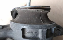 Опора двигателя задняя правая нижняя для Subaru Forester 2013 года на фотографиях