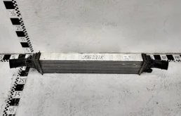 Радиатор интеркулера для Audi A4 2007 года на фотографиях