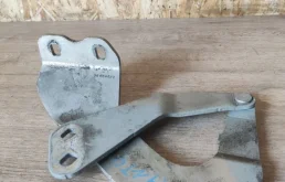 Петля капота левая для Ford Kuga 2013 года на фотографиях