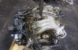 Двигатель для Nissan Pathfinder 2000 года на фотографиях