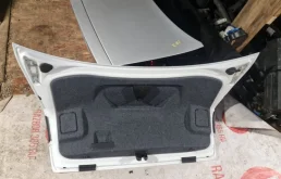 Крышка багажника для Audi A4 2005 года на фотографиях