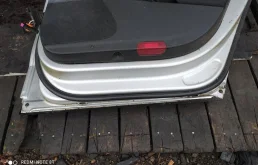 Дверь задняя правая для Volkswagen Passat 2007 года на фотографиях