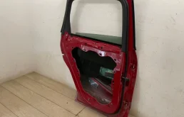 Накладка на дверь задняя левая для Volkswagen Touareg 2014 года на фотографиях