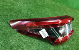 Фонарь внутренний левый для Nissan Qashqai 2018 года на фотографиях