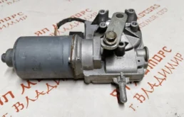 Мотор стеклоочистителя для Volkswagen Tiguan 2009 года на фотографиях