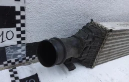 Радиатор интеркулера для Audi A4 2007 года на фотографиях