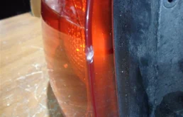 Фонарь подсветки номера правый для Volkswagen Passat 2010 года на фотографиях