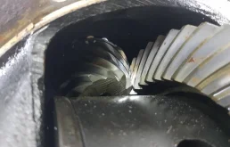 Редуктор заднего моста для Mitsubishi Pajero 2001 года на фотографиях