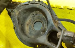 Подрамник двигателя для Mercedes-Benz S class 1998 года на фотографиях