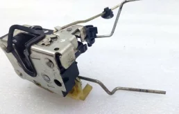 Уплотнитель передней правой двери для Renault Duster 2014 года на фотографиях