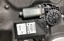 Дверь передняя левая для Audi A4 2001 года на фотографиях