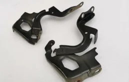 Петля капота правая для Toyota RAV4 на фотографиях