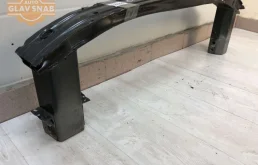 Усилитель переднего бампера для Opel Astra 2015 года на фотографиях