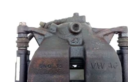 Суппорт передний правый для Skoda Octavia 2013 года на фотографиях