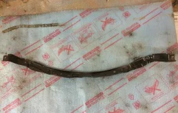 Усилитель переднего бампера для Toyota RAV4 2018 года на фотографиях