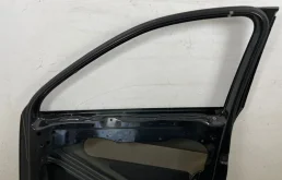 Двери для Volkswagen Touareg 2015 года на фотографиях