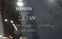 Стекло двери заднее левое для Toyota RAV4 2014 года на фотографиях