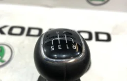 Ручка МКПП для Skoda Octavia 2014 года на фотографиях