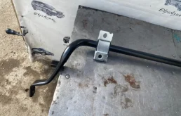 Стабилизатор поперечной устойчивости передний для Volvo XC90 2005 года на фотографиях