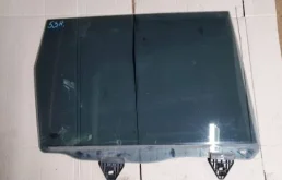 Стекло двери заднее правое для Volkswagen Touareg 2010 года на фотографиях