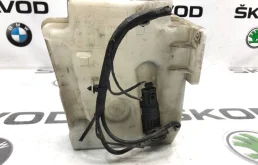 Бачок стеклоомывателя передний для Skoda Octavia 2010 года на фотографиях