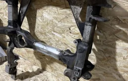 Подрамник двигателя для Porsche Panamera 2016 года на фотографиях