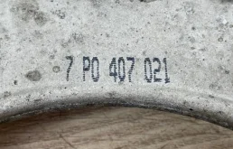 Рычаг передний левый верхний для Volkswagen Touareg 2010 года на фотографиях