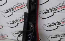 Фонарь левый для Nissan X-Trail 2012 года на фотографиях