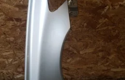 Крыло правое для Volvo S40 2011 года на фотографиях