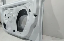 Дверь (в сборе) передняя правая для Volkswagen Polo 2018 года на фотографиях