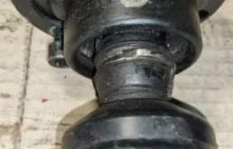 Карданный вал задний для Volkswagen Touareg 2004 года на фотографиях