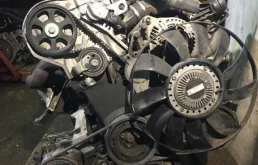 Двигатель без навесного для Audi A4 1996 года на фотографиях