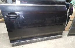 Дверь передняя правая для Volkswagen Touareg 2009 года на фотографиях