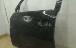 Дверь передняя левая для Toyota Land Cruiser 2019 года на фотографиях