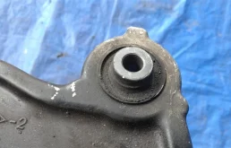 Рычаг передний правый нижний для Nissan Murano 2008 года на фотографиях