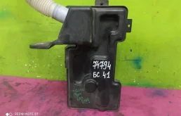 Бачок стеклоомывателя передний для Volkswagen Tiguan 2010 года на фотографиях