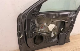 Дверь передняя правая для Audi A6 2012 года на фотографиях