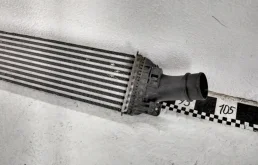 Радиатор интеркулера для Audi A4 2007 года на фотографиях