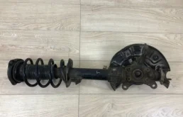 Кулак поворотный правый для Volkswagen Tiguan 2010 года на фотографиях