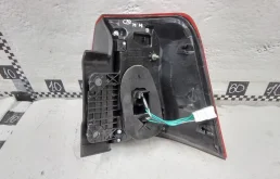 Фонарь внешний левый для Toyota Land Cruiser 2008 года на фотографиях