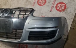 Бампер передний для Volkswagen Jetta 2009 года на фотографиях