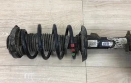 Кулак поворотный правый для Volkswagen Tiguan 2007 года на фотографиях