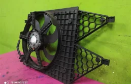 Вентилятор радиатора охлаждения ДВС для Volkswagen Polo 2014 года на фотографиях