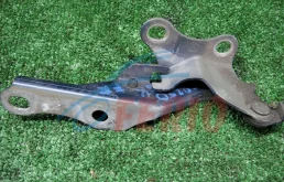 Петля капота правая для Toyota Avensis на фотографиях