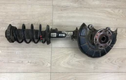 Кулак поворотный правый для Volkswagen Tiguan 2007 года на фотографиях