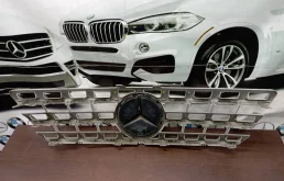 Решетка радиатора для Mercedes-Benz M class 2010 года на фотографиях